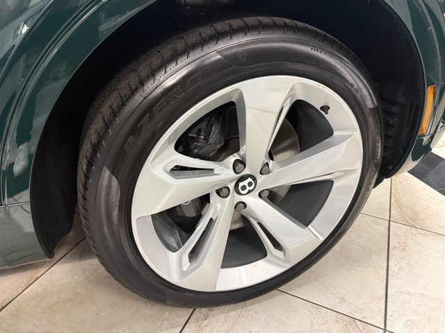 Used 2017 Bentley Bentayga AWD/4WD image 33