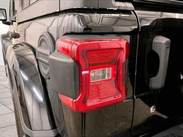 Used 2018 Jeep Wrangler Unlimited Sahara AWD/4WD image 28
