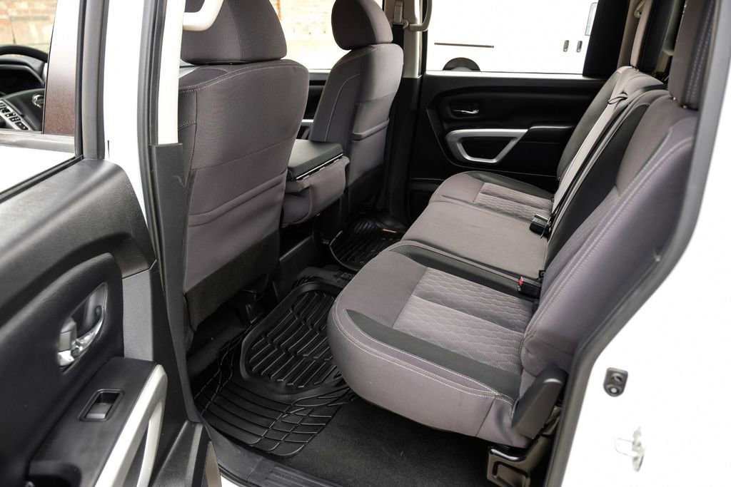 Used 2021 Nissan Titan SV image 36