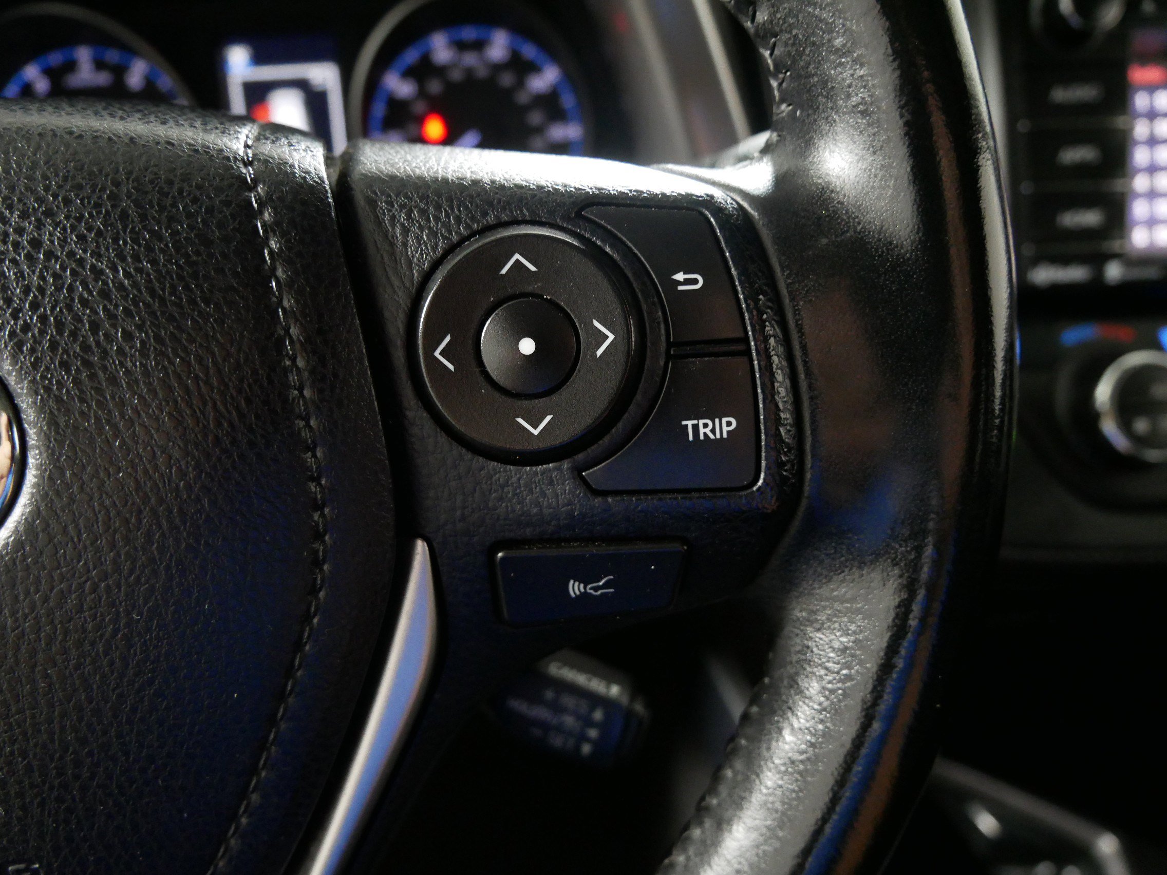 Used 2018 Toyota RAV4 XLE AWD/4WD image 28