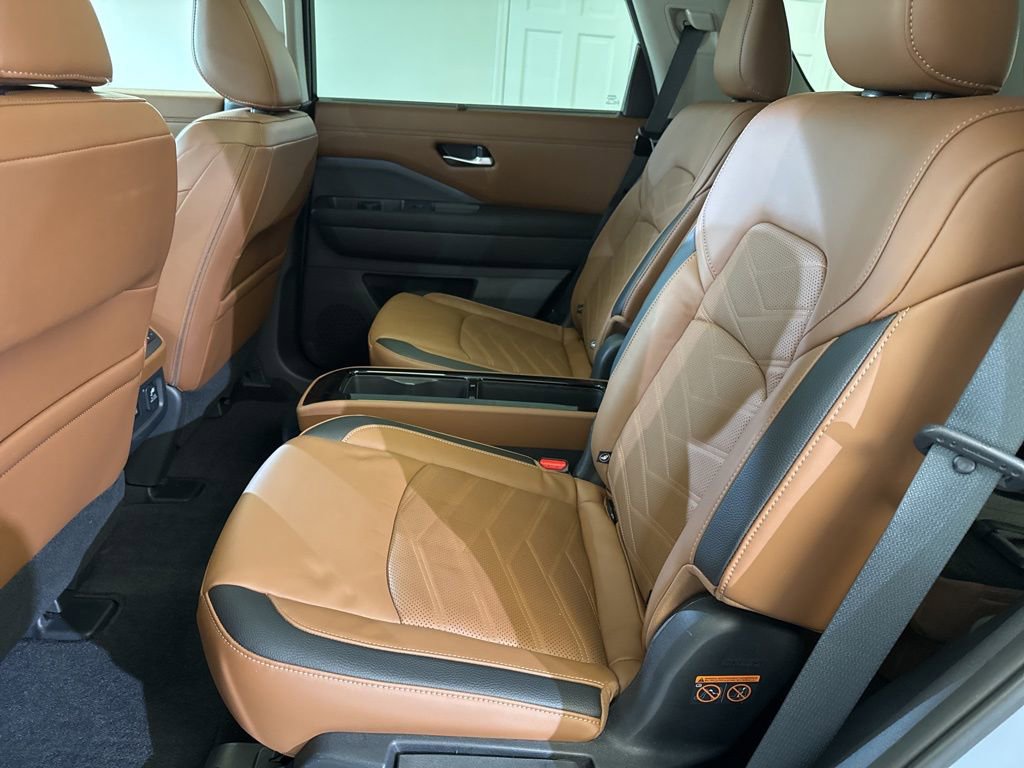 Used 2023 Nissan Pathfinder Platinum image 13
