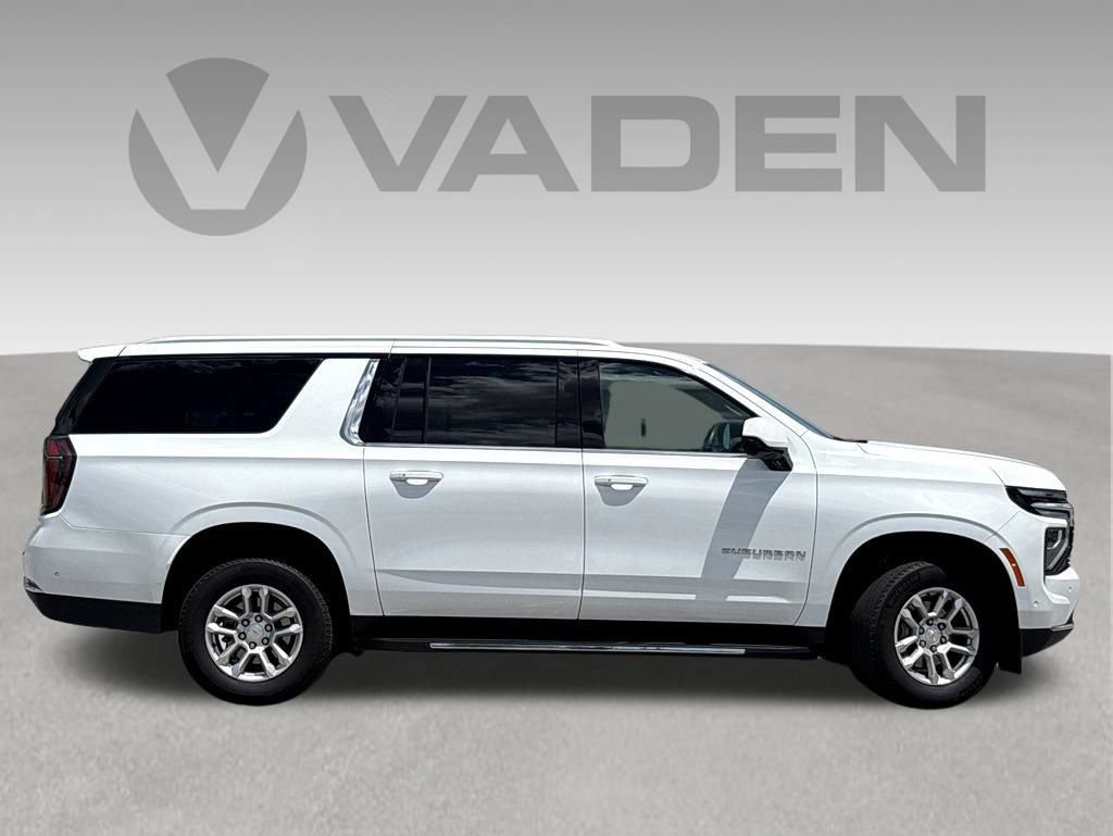 Used 2025 Chevrolet Suburban LT RWD image 22