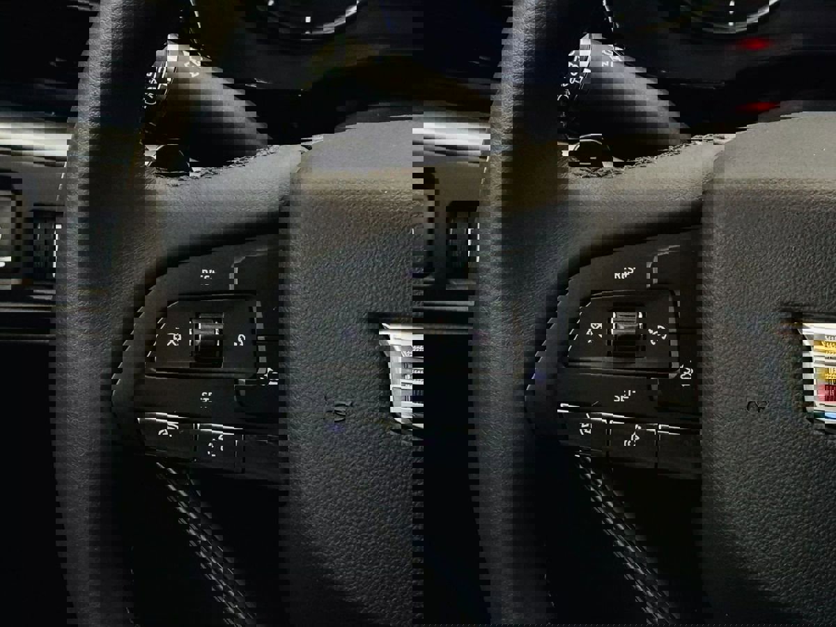 Used 2025 Cadillac XT6 Luxury image 40