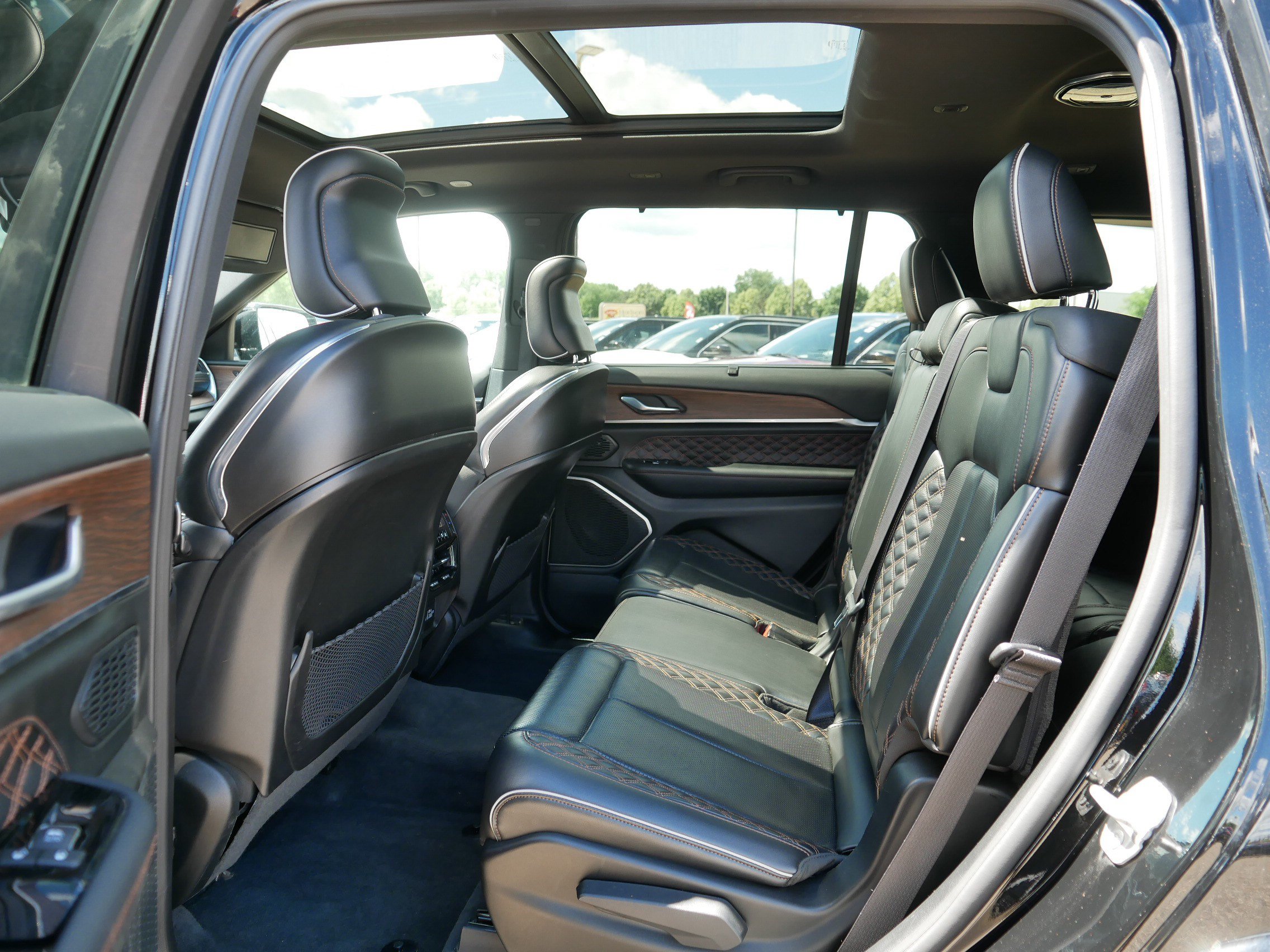 Used 2021 Jeep Grand Cherokee L Summit w/ Advanced Protech Group IV AWD/4WD image 36