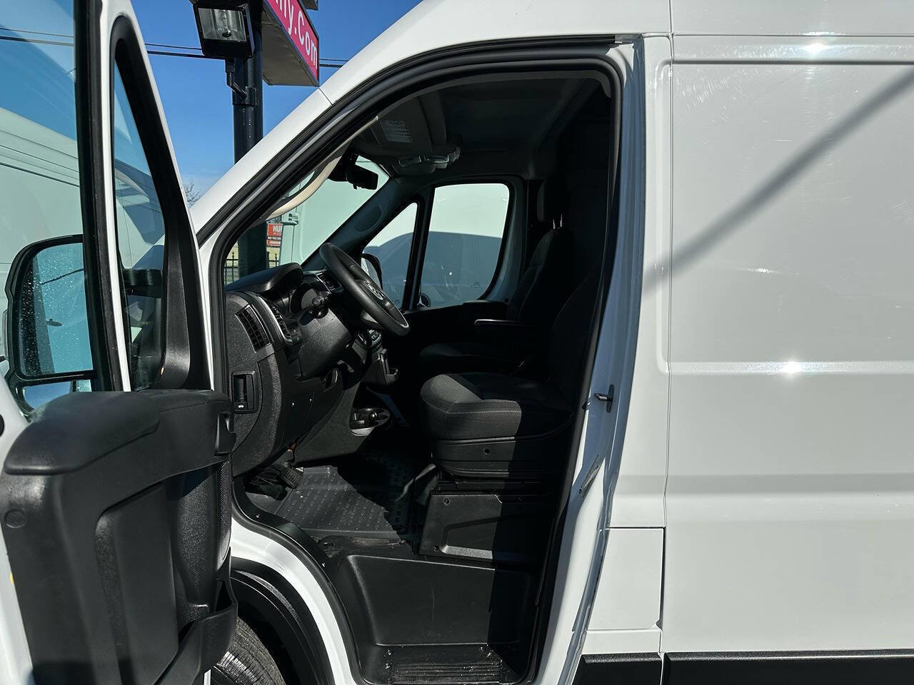 Used 2024 RAM ProMaster 2500 w/ Quick Order Package 22G SLT image 13