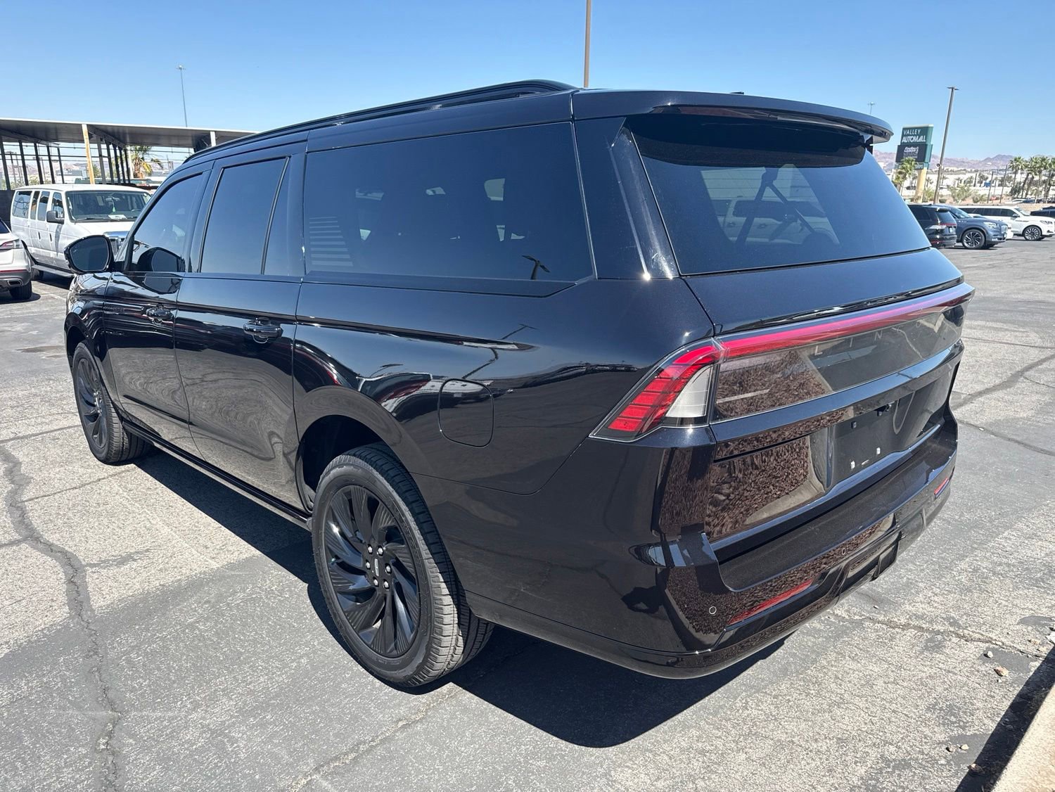 Used 2026 Lincoln Navigator L Reserve w/ Jet Appearance Package AWD/4WD image 7