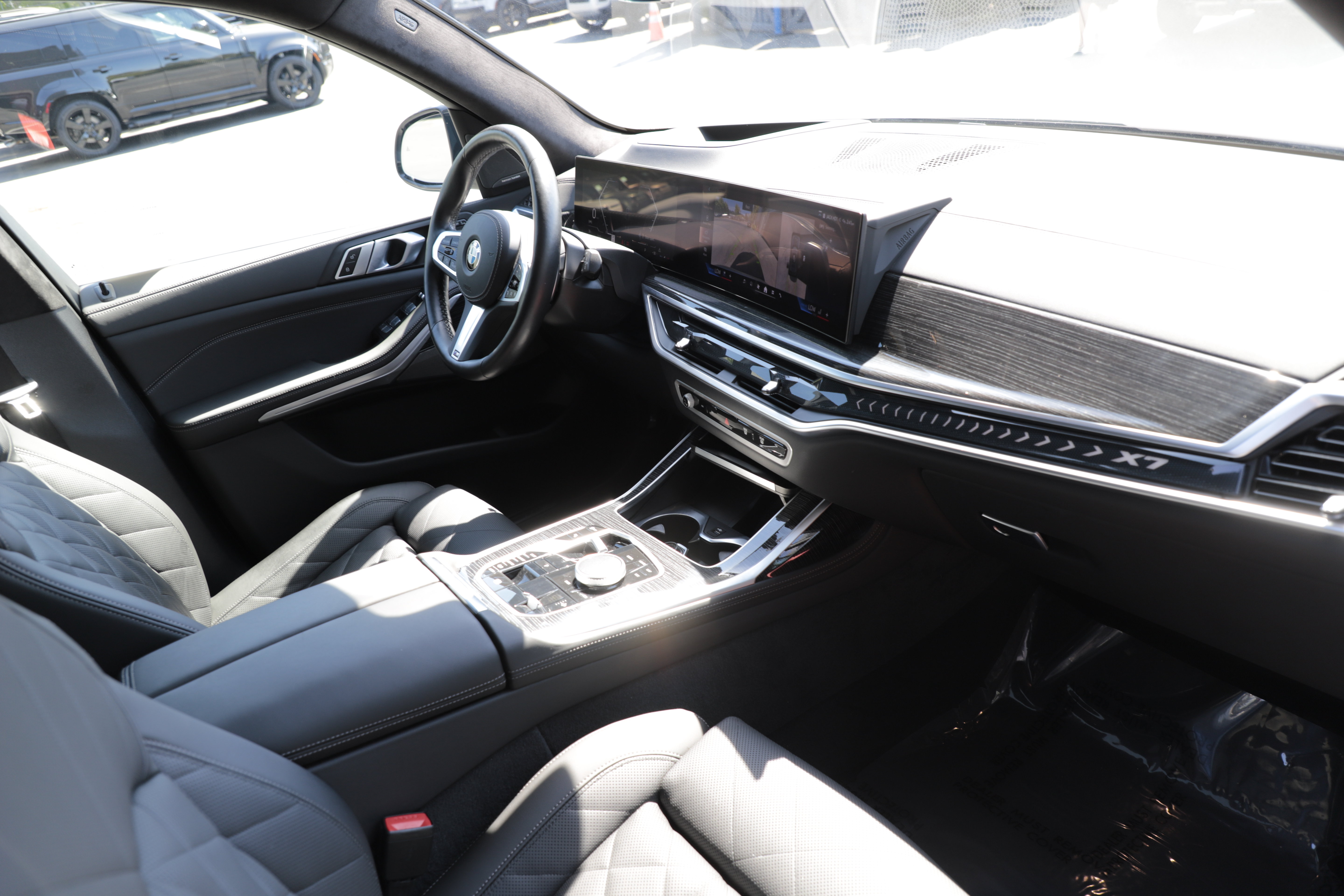 Used 2024 BMW X7 xDrive40i w/ M Sport Package AWD/4WD image 13