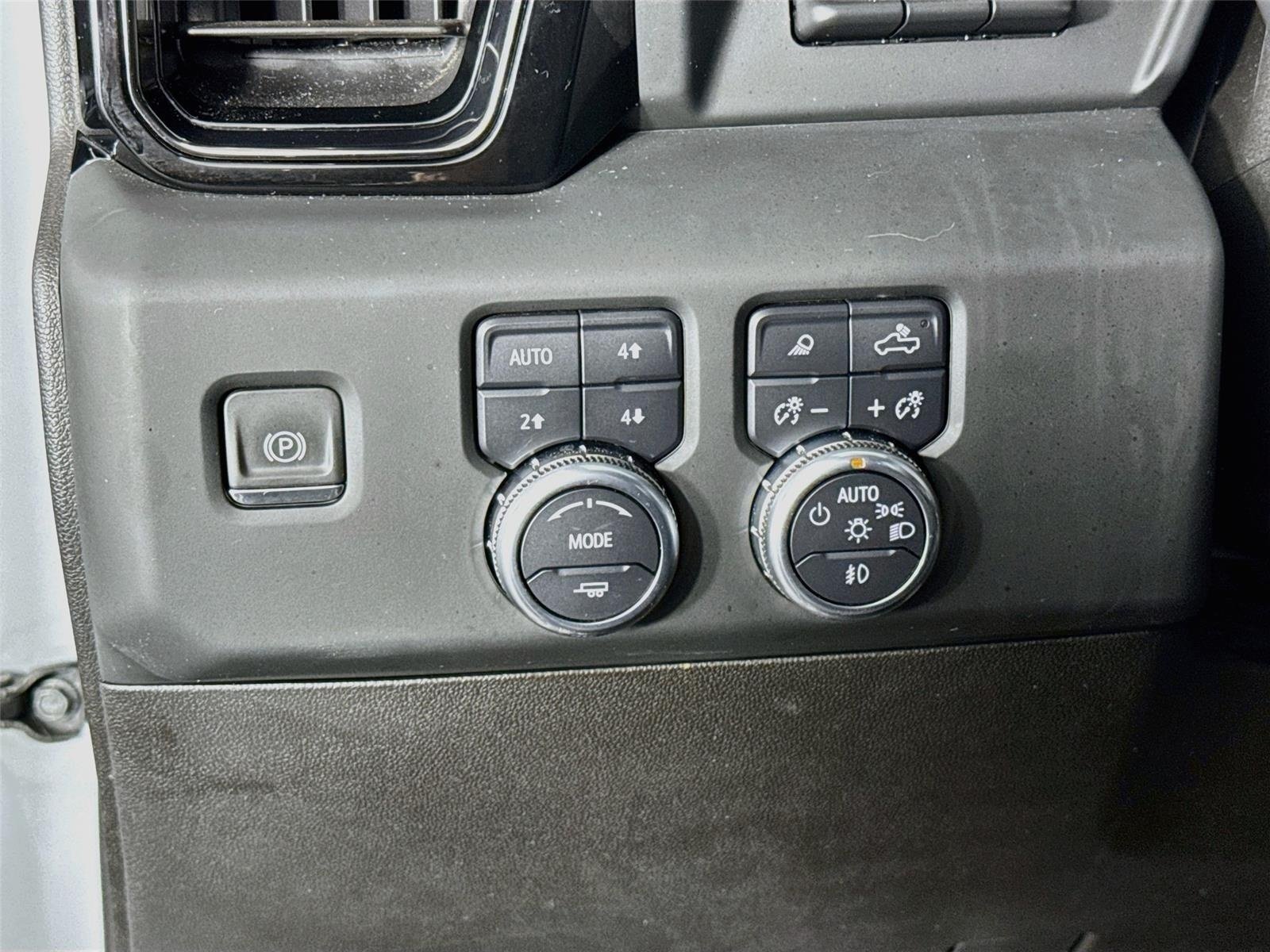 Used 2024 GMC Sierra 2500 AT4X AWD/4WD image 10