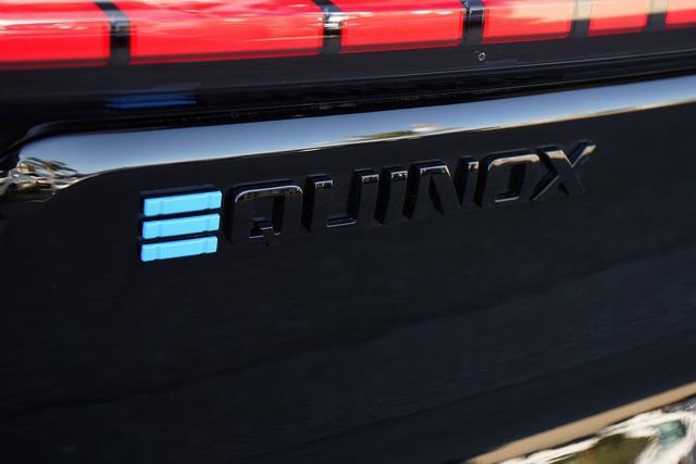 New 2025 Chevrolet Equinox EV LT image 15