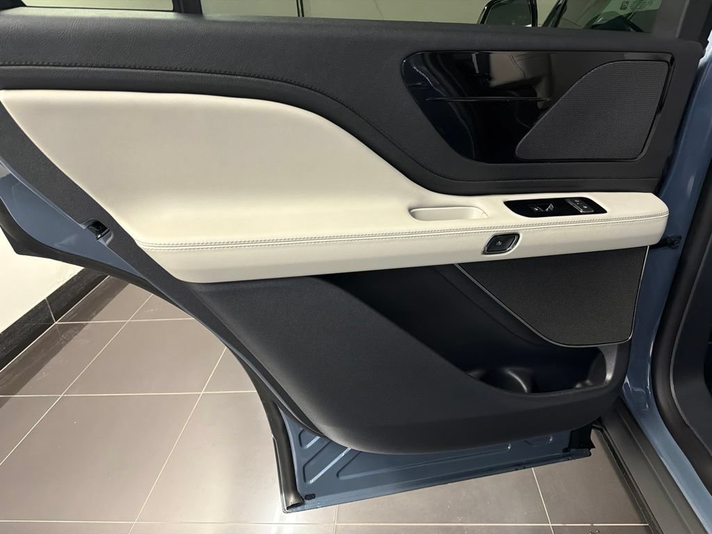 New 2026 Lincoln Aviator AWD image 35