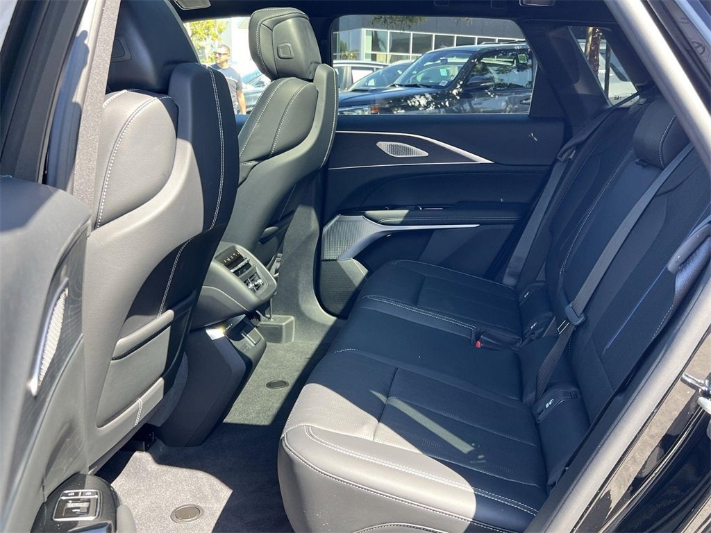 New 2026 Cadillac Lyriq V image 28