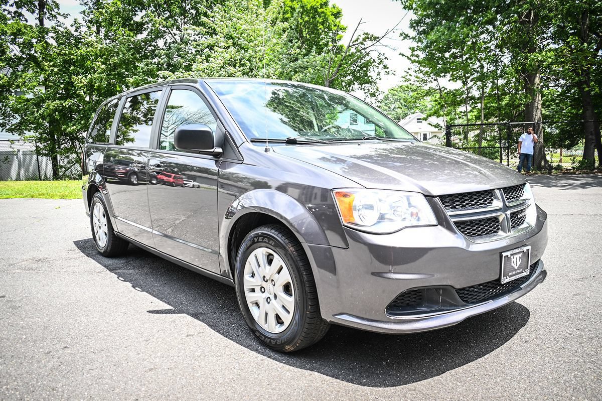 Used 2018 Dodge Grand Caravan SE w/ UConnect Hands-Free Group FWD image 6