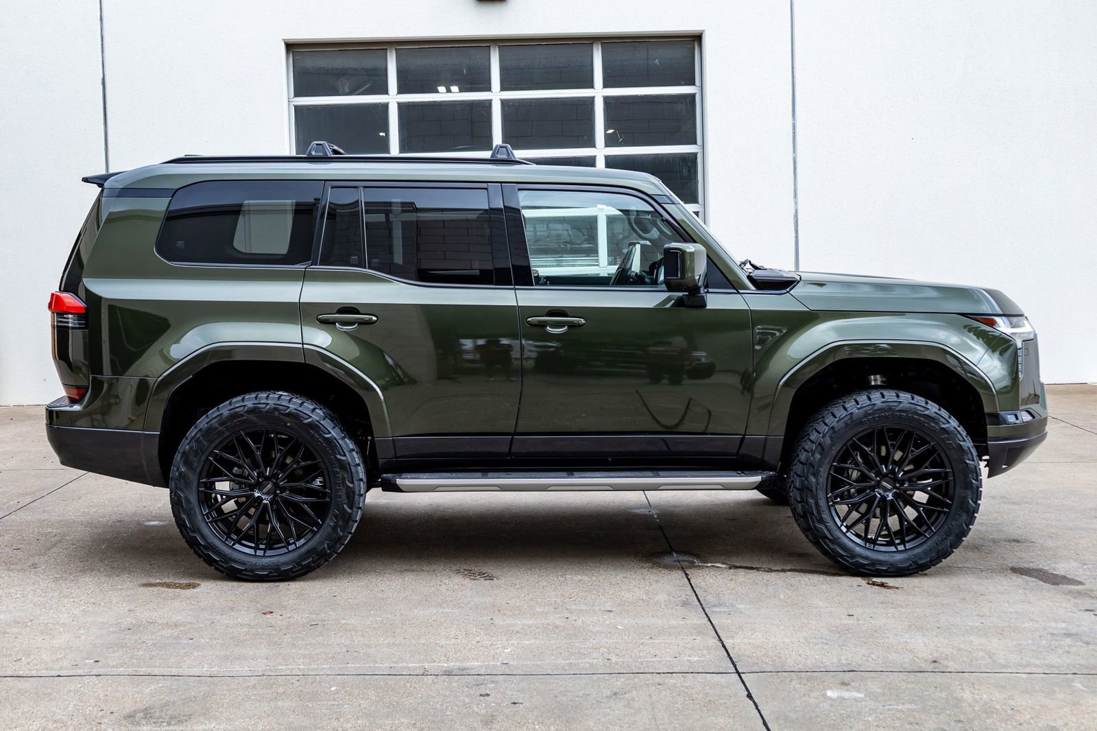 Used 2024 Lexus GX 550 w/ Accessory Package (2T) AWD/4WD image 11