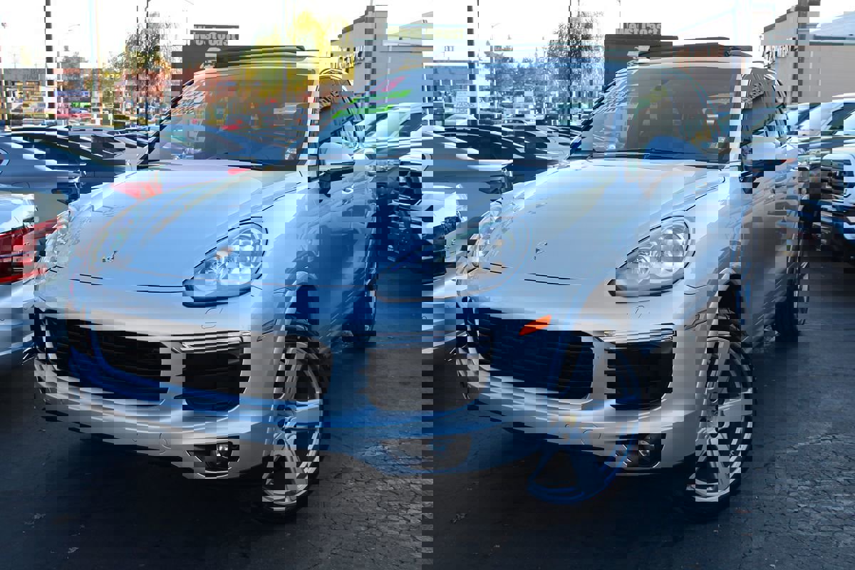 Used 2018 Porsche Cayenne Platinum Edition image 44