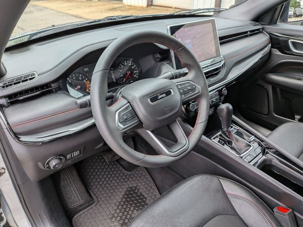 Used 2024 Jeep Compass Trailhawk AWD/4WD image 30