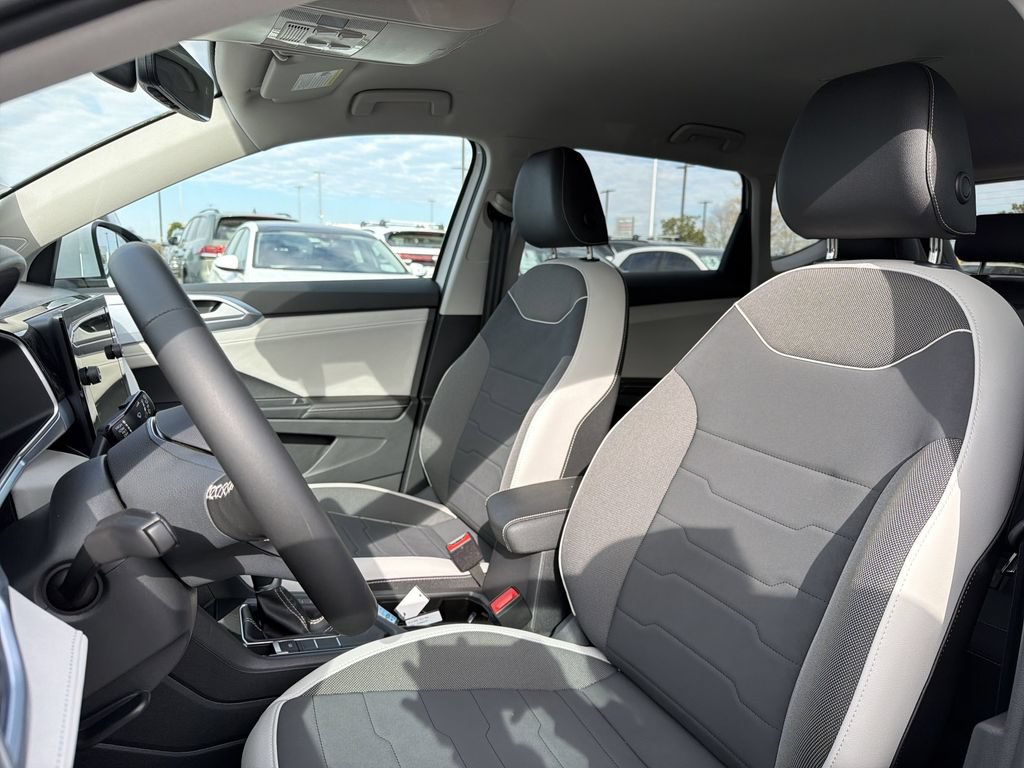 New 2026 Volkswagen Taos SE FWD image 12