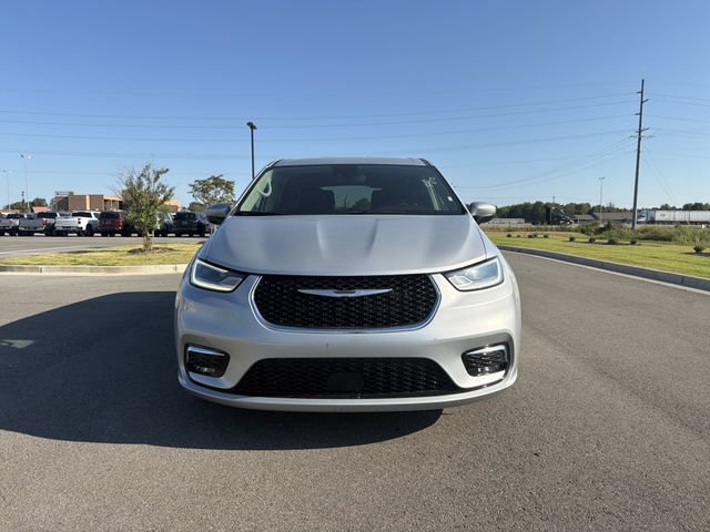Used 2023 Chrysler Pacifica Touring-L FWD image 8
