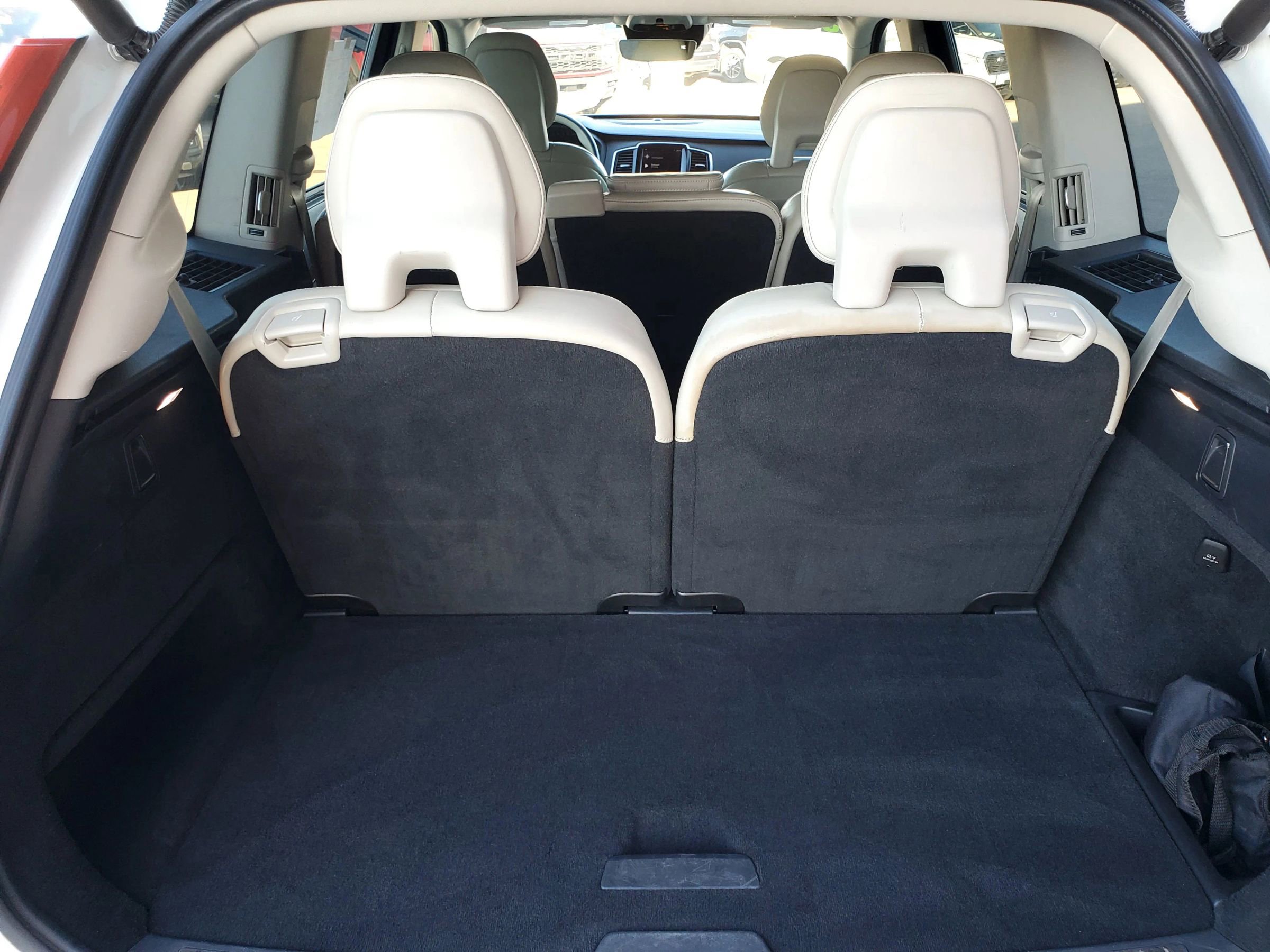 Used 2020 Volvo XC90 T6 Inscription w/ Protection Package Premier image 17