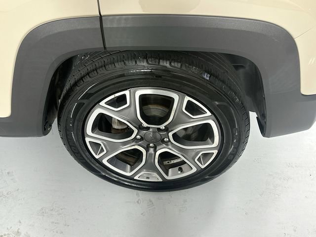 Used 2016 Jeep Renegade Limited FWD image 29