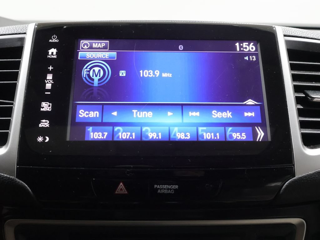Used 2017 Honda Pilot Touring image 32