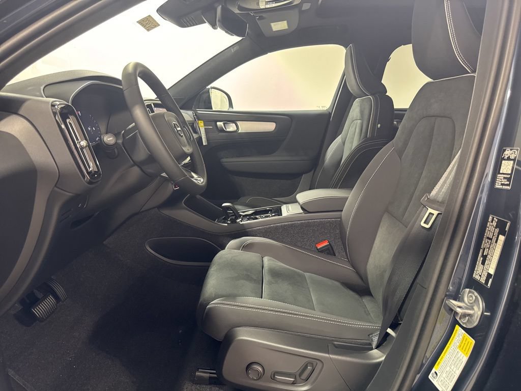 New 2026 Volvo XC40 B5 Ultra w/ Climate Package AWD/4WD image 18