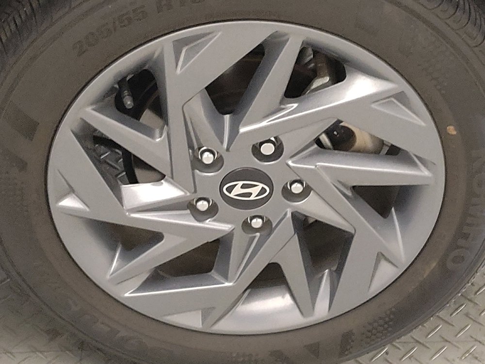 Used 2024 Hyundai Elantra SEL image 31