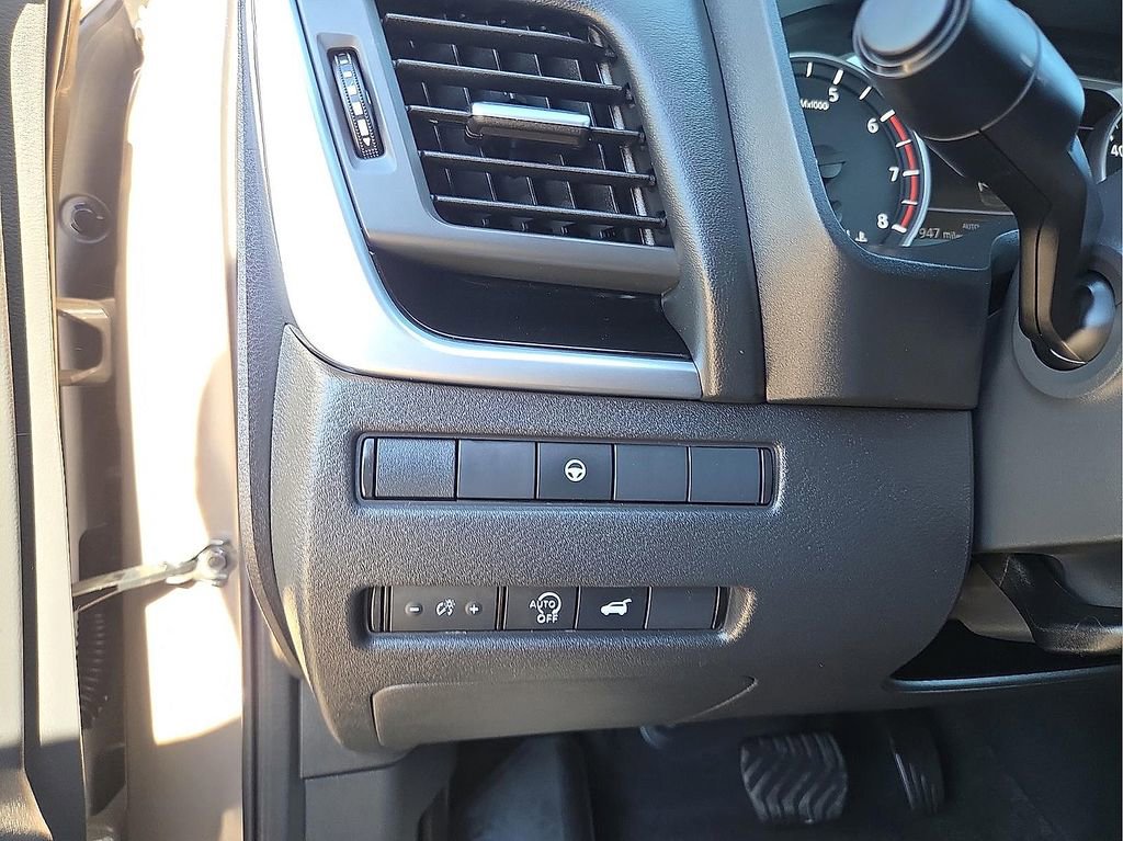 Used 2025 Nissan Rogue SV image 16