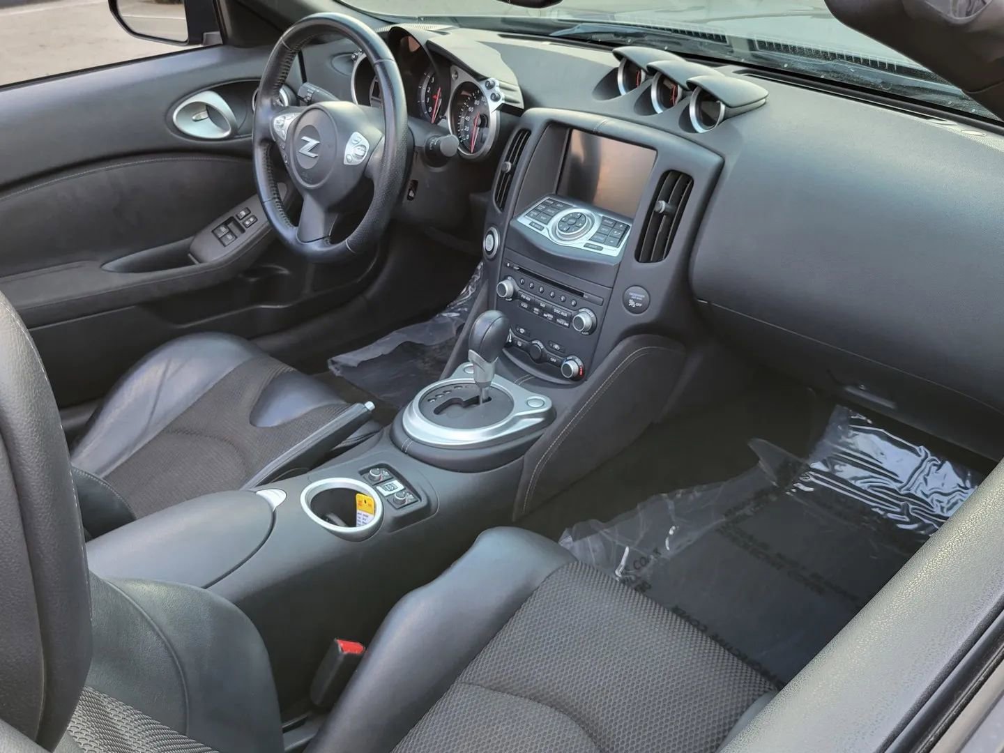 Used 2015 Nissan 370Z Touring Sport image 10