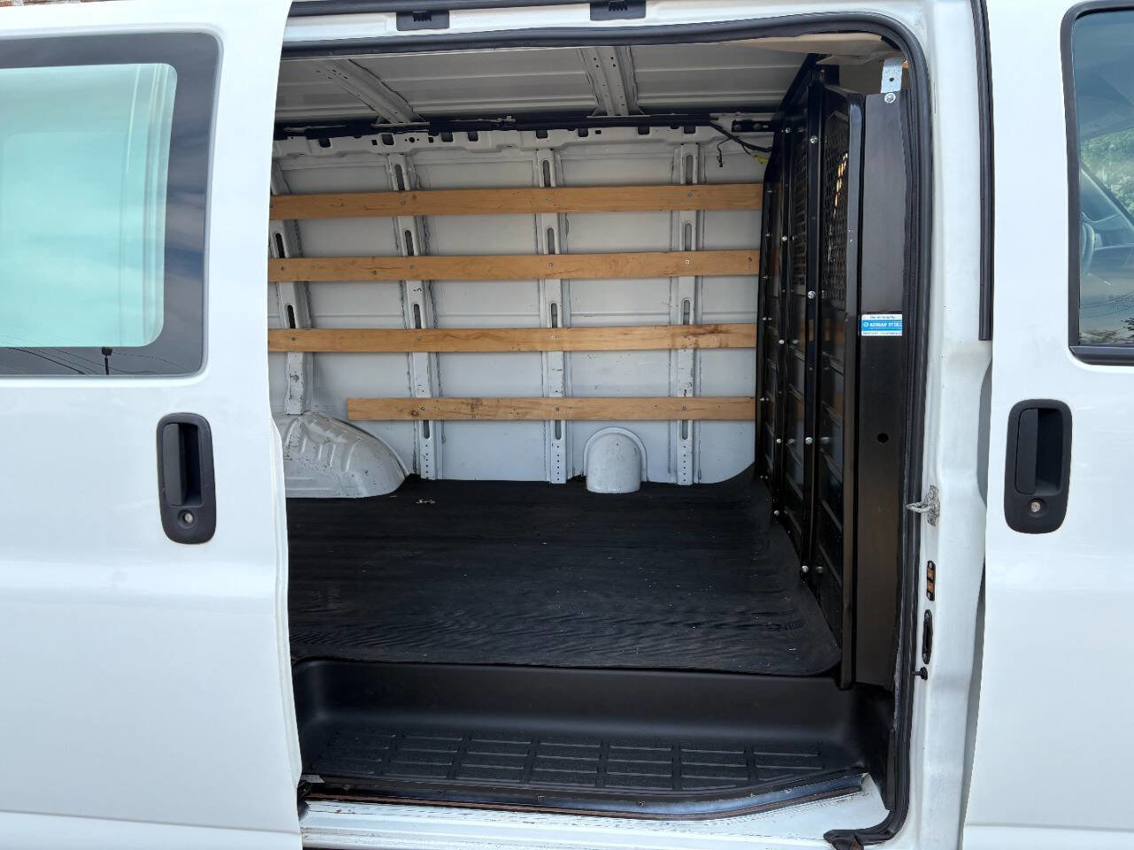 Used 2018 Chevrolet Express 2500 w/ Driver Convenience Package image 16