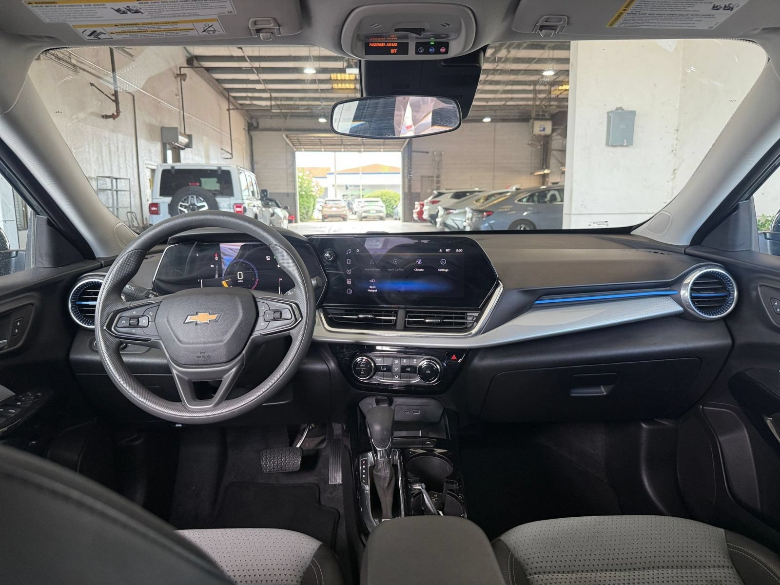Used 2025 Chevrolet Trax LT FWD image 57