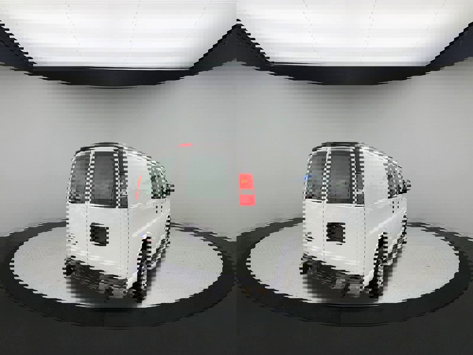 Used 2024 Chevrolet Express 2500 Work Van w/ Driver Convenience Package image 8