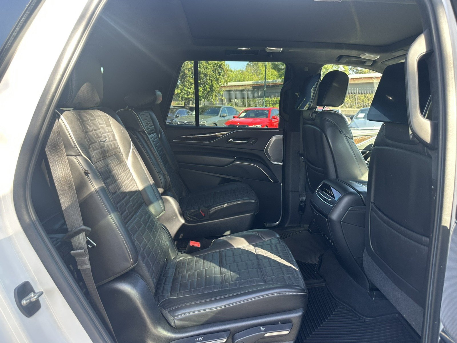 Used 2021 Cadillac Escalade Sport Platinum w/ LPO, ONYX Package AWD/4WD image 22