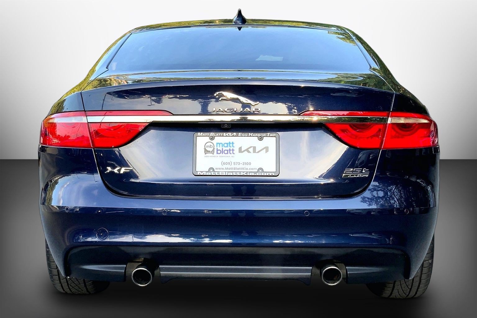Used 2018 Jaguar XF Premium AWD/4WD image 6
