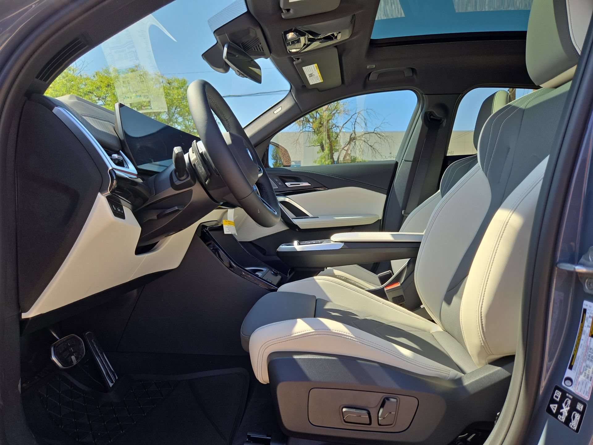 New 2026 BMW X2 xDrive28i w/ Technology Package AWD/4WD image 16