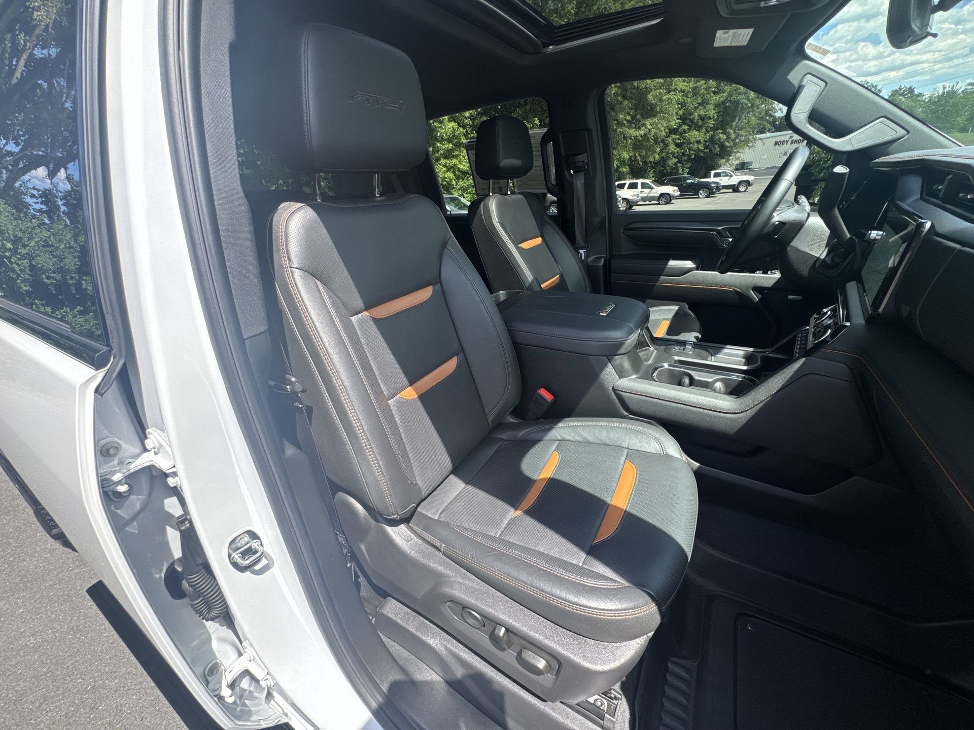Used 2024 GMC Sierra 2500 AT4 w/ AT4 Premium Plus Package AWD/4WD image 26