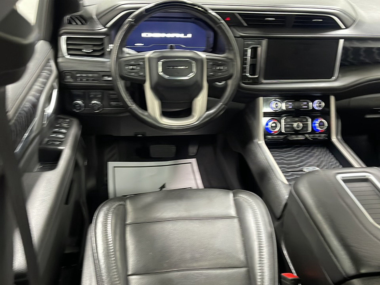 Used 2023 GMC Yukon XL Denali w/ Denali Reserve Package RWD image 3