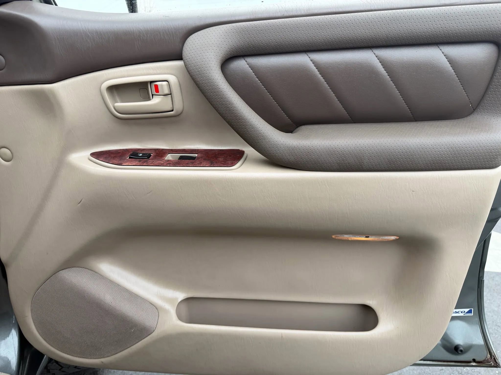 Used 2000 Toyota Land Cruiser Sport Utility 4D image 27