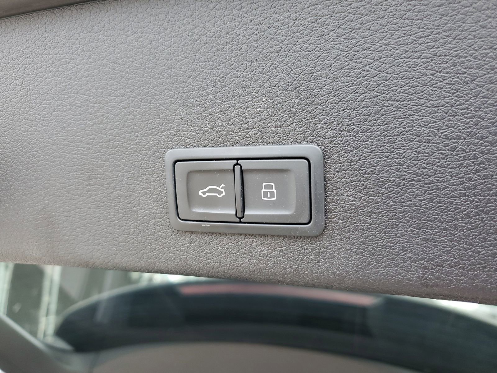 Used 2022 Audi e-tron Chronos image 10