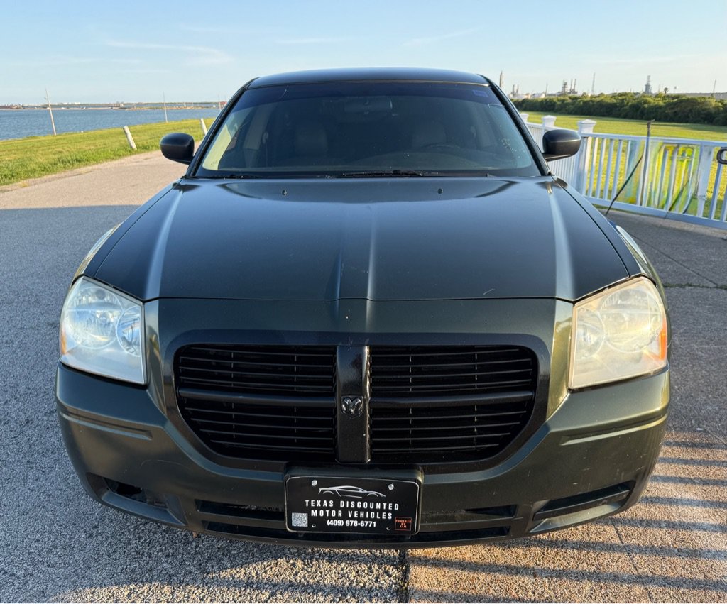 Used 2005 Dodge Magnum SE RWD image 2