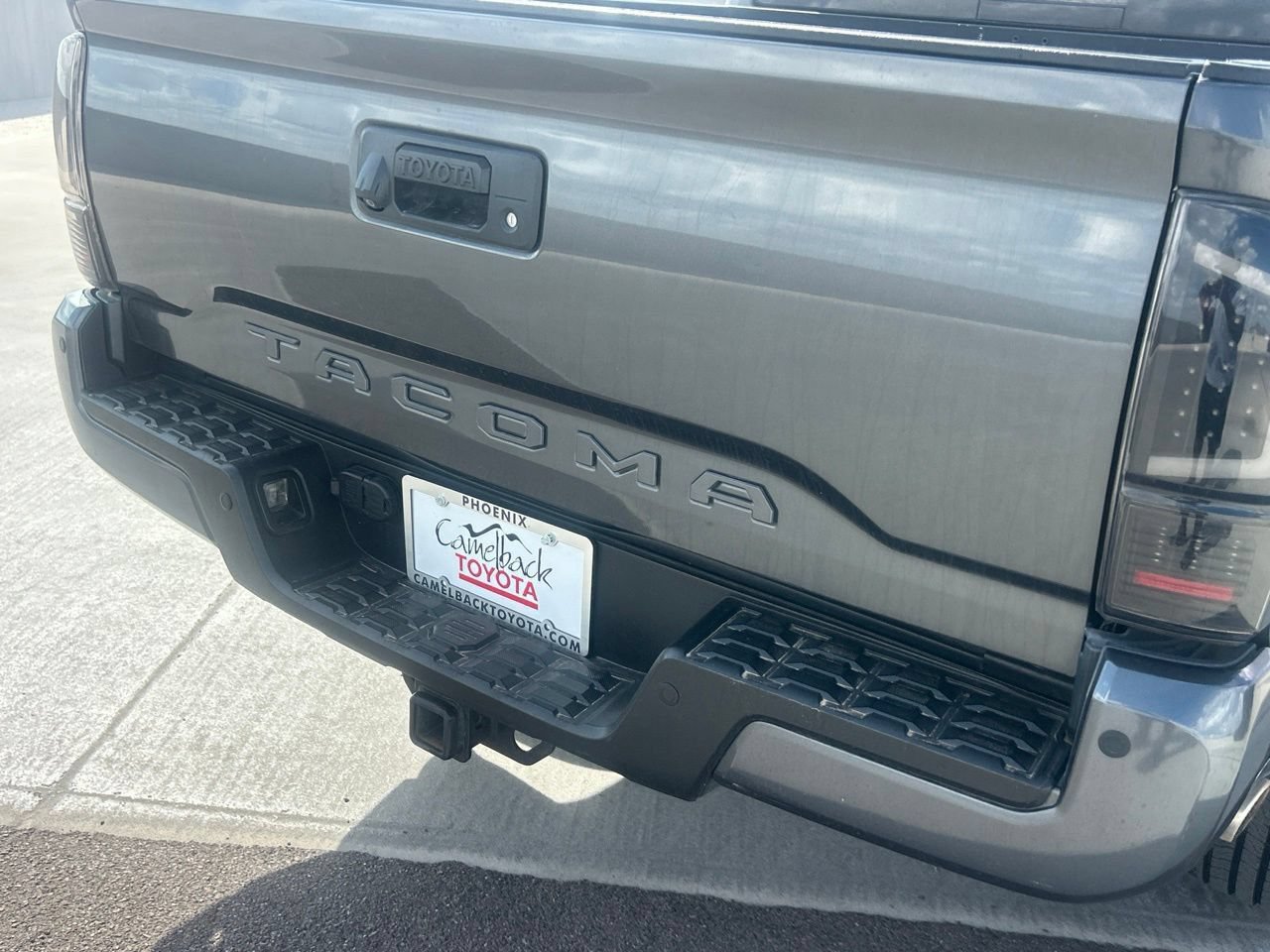 Used 2017 Toyota Tacoma TRD Off-Road w/ Premium & Technology Package AWD/4WD image 5