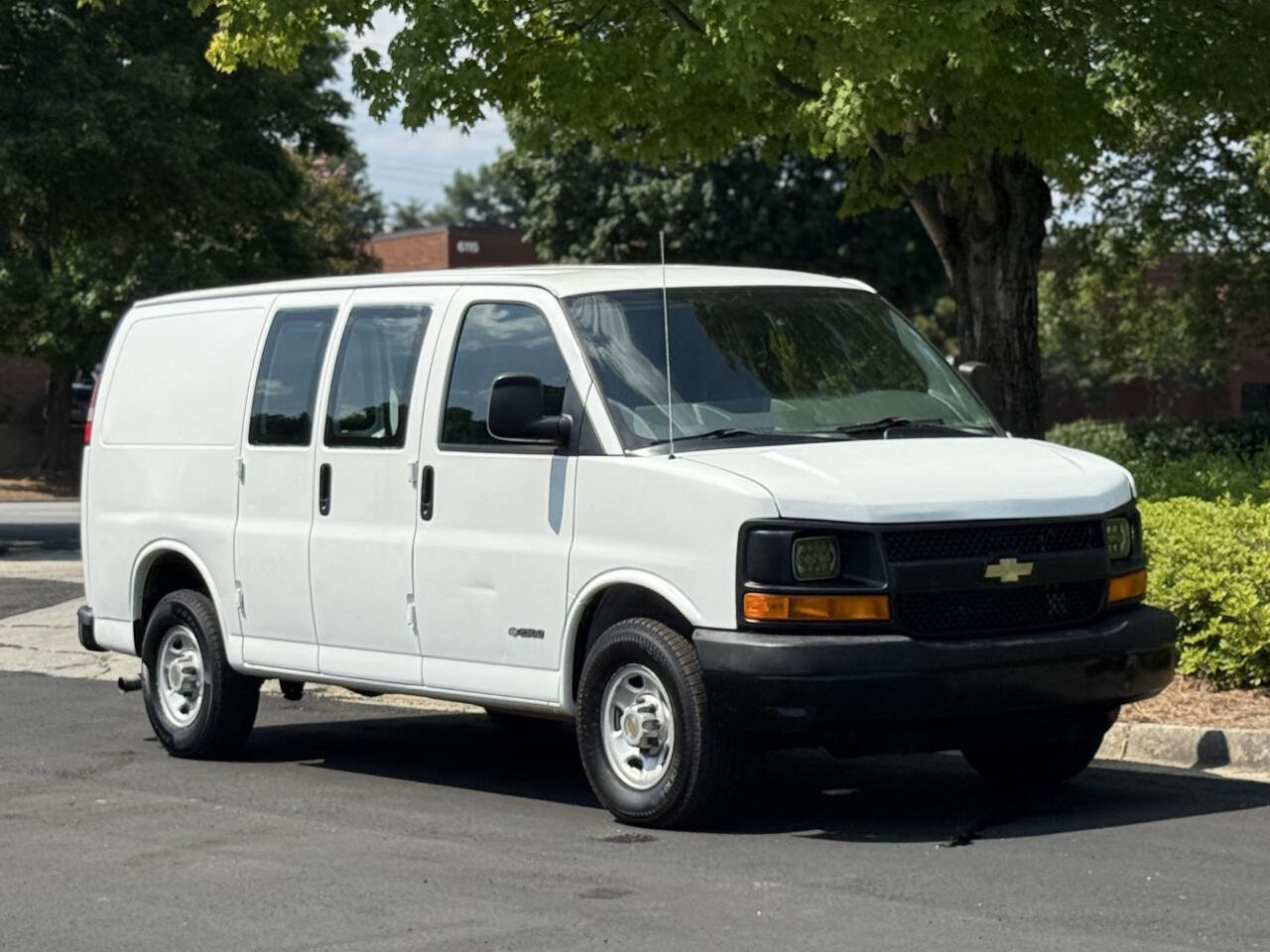 Used 2004 Chevrolet Express 2500 image 4