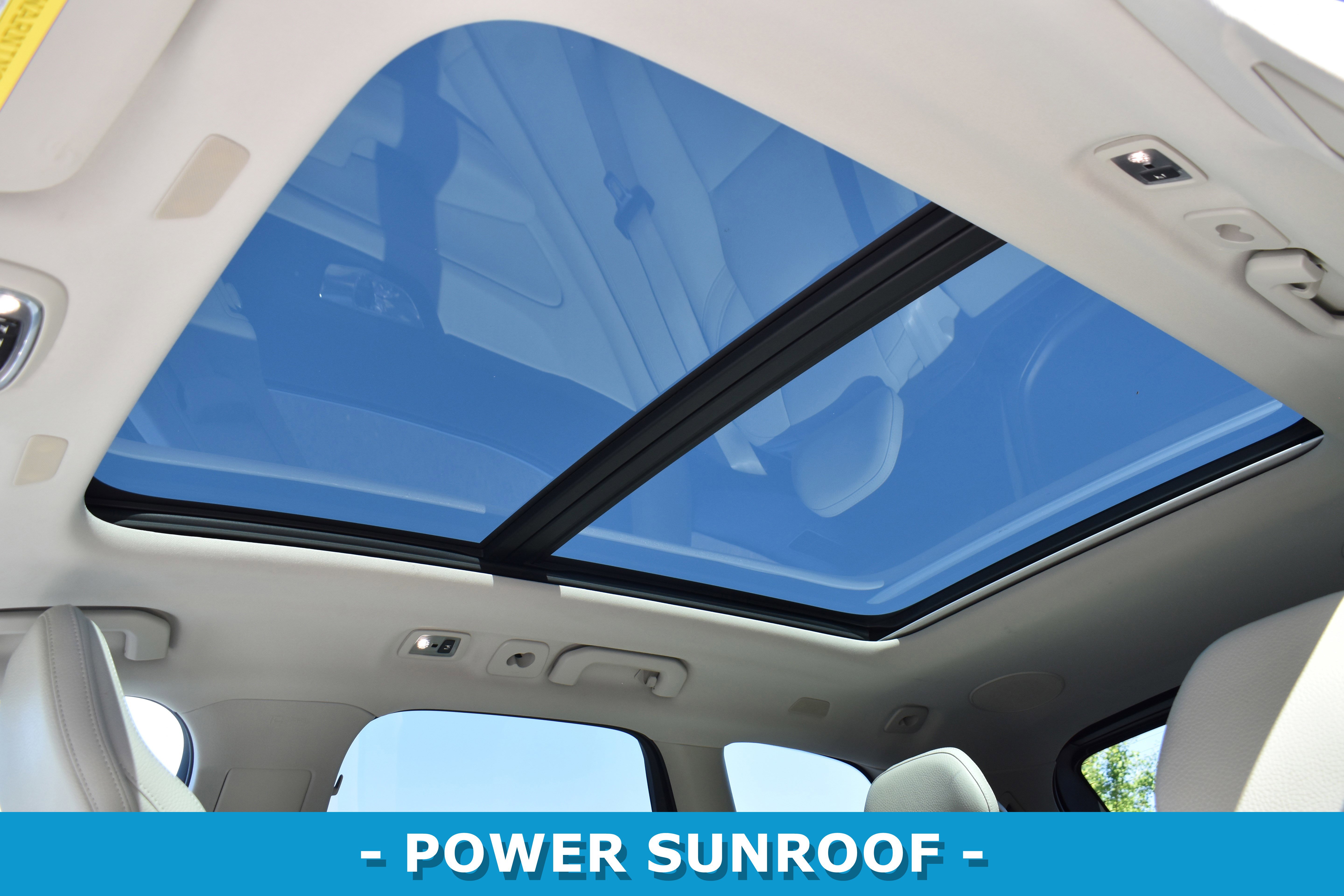 Used 2019 Volvo XC60 T8 Momentum w/ Advanced Package image 21