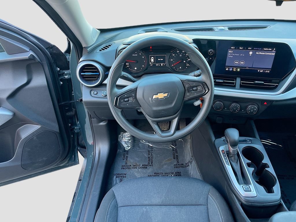 Used 2025 Chevrolet Trax LS w/ LS Convenience Package image 21