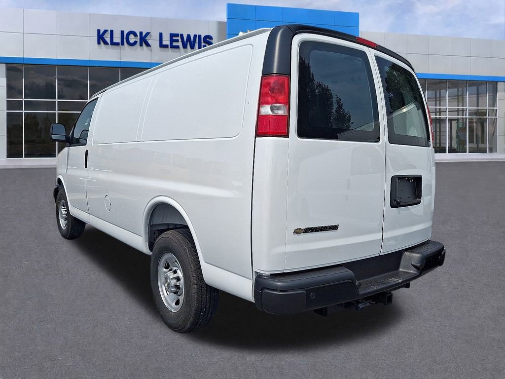 New 2025 Chevrolet Express 3500 w/ Driver Convenience Package video 3