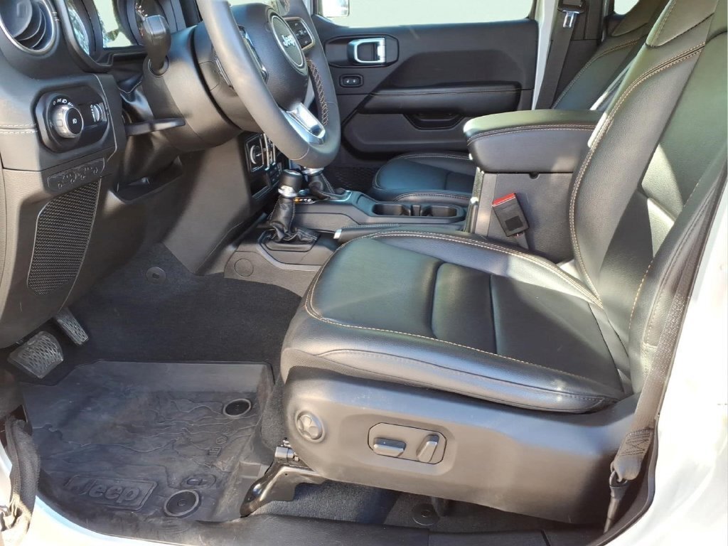 Used 2024 Jeep Wrangler Unlimited Sahara w/ Technology Group AWD/4WD image 19
