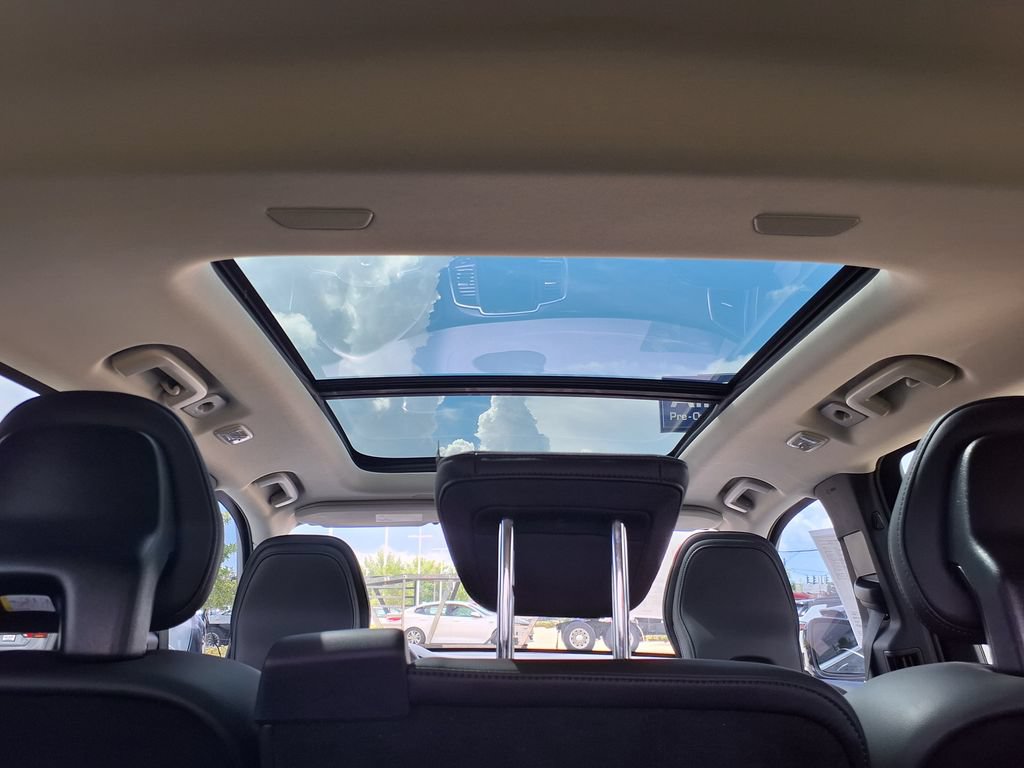 Certified 2025 Volvo XC90 B5 Core w/ Protection Package Premier AWD/4WD image 32
