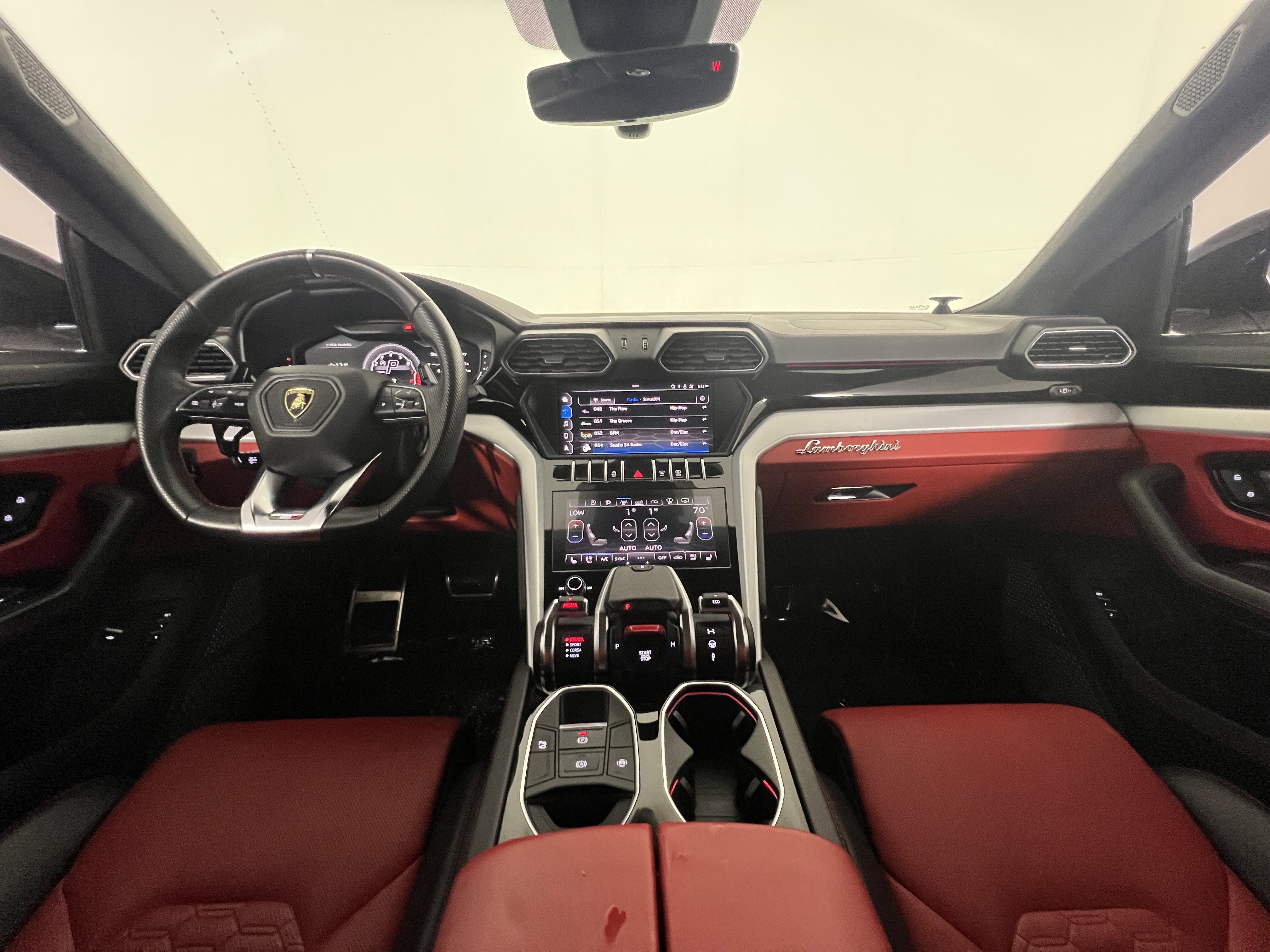 Used 2019 Lamborghini Urus AWD/4WD image 11