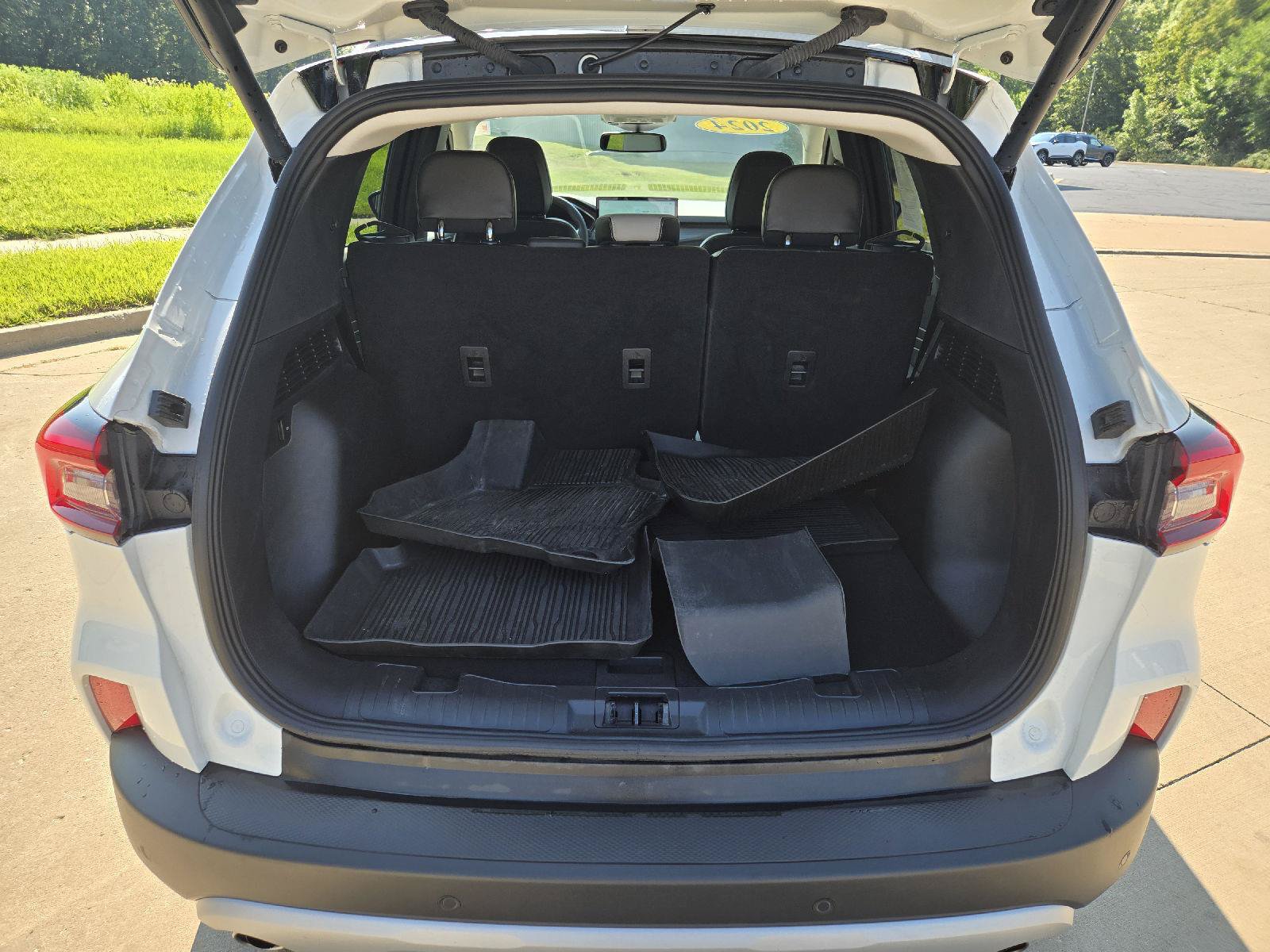 Used 2024 Ford Escape Platinum w/ Class II Trailer Tow Package AWD/4WD image 9