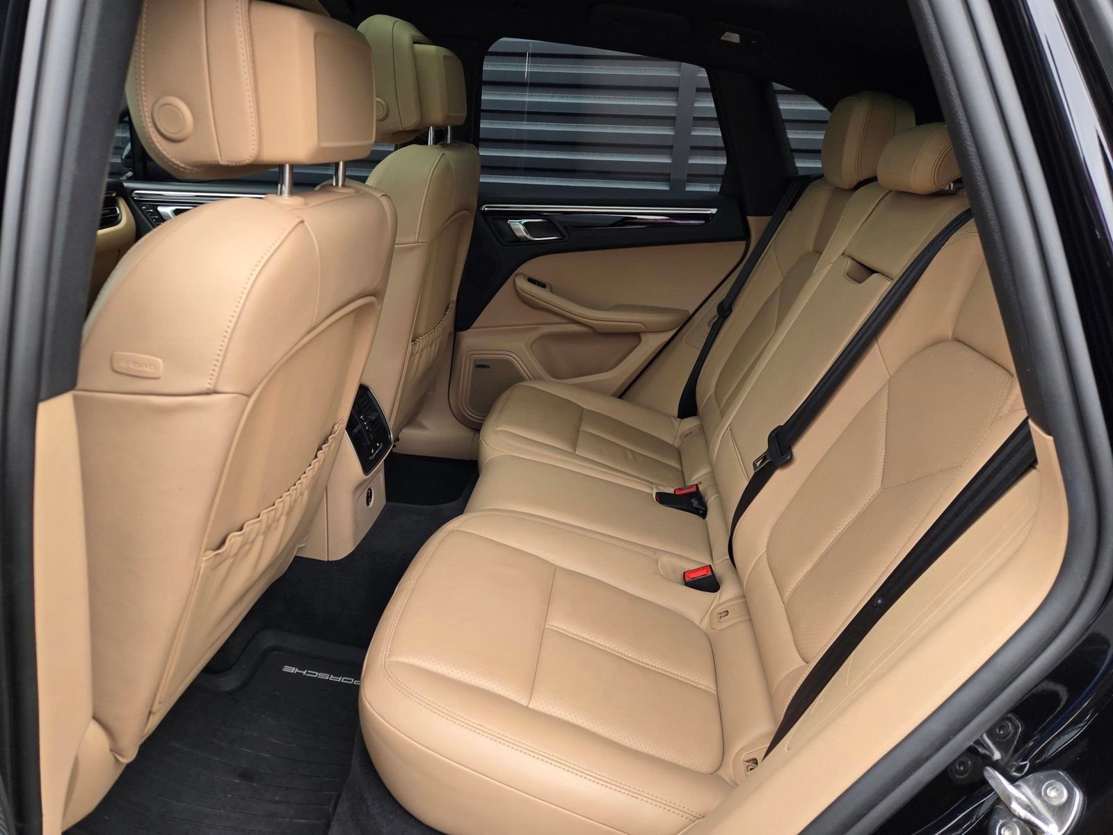 Certified 2024 Porsche Macan S AWD/4WD image 19
