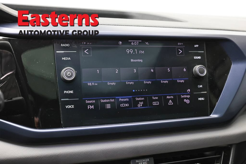 Used 2022 Volkswagen Taos SE w/ Panoramic Sunroof Package FWD image 19